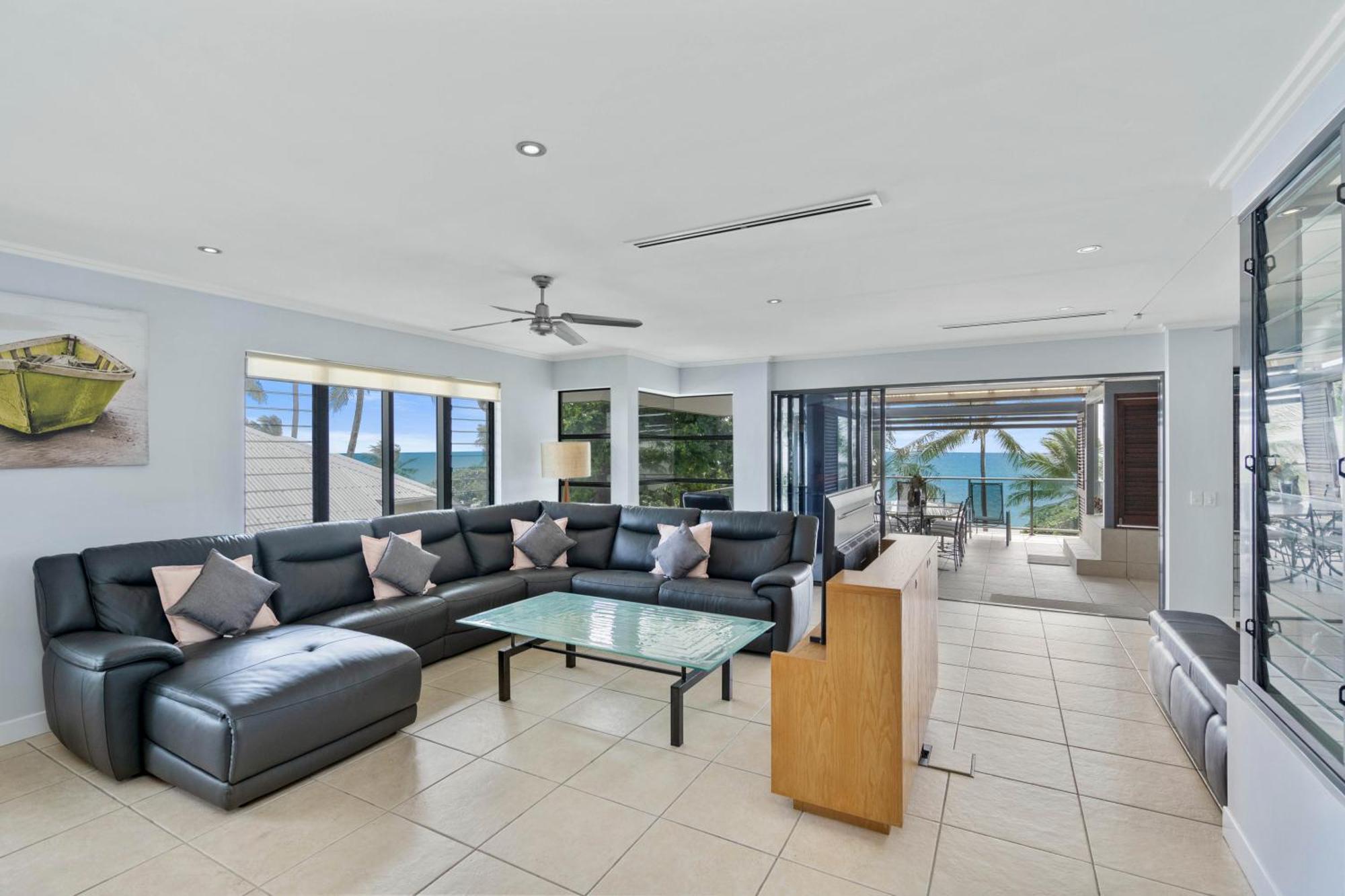 Sea Point On Trinity Beach Exterior photo